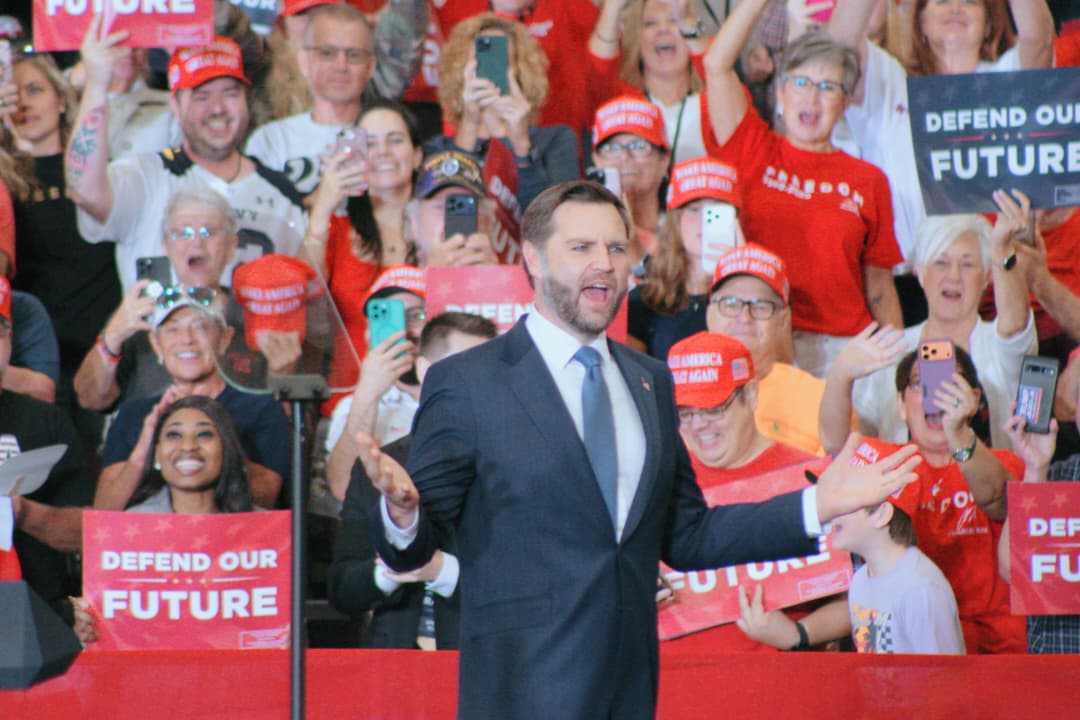 Wofai-Samuel-behind-United-States-Vice-President-JD-Vance-at-a-the-Republican-National Committee Rally in Iowa